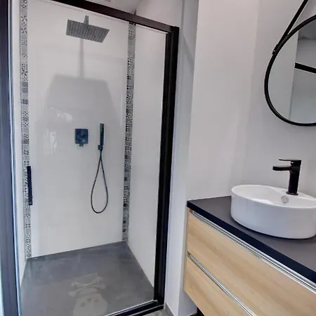 Grande Climatisee - Max 2 Personnes - Avec Sanitaire Complet Privatif Moderne Proche Zenith-atlantis Saint-Herblain