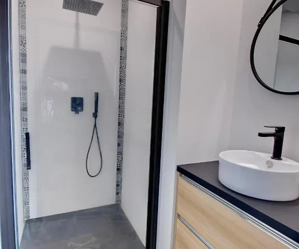 Grande Climatisée - Max 2 Personnes - Avec Sanitaire Complet Privatif Moderne Proche Zénith-atlantis Saint-Herblain