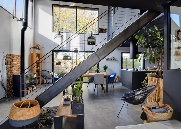 Grande Climatisee - Max 2 Personnes - Avec Sanitaire Complet Privatif Moderne Proche Zenith-atlantis